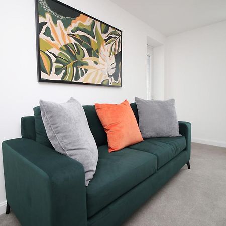 No 43 Stadium Views By Ssw - 2Br, Parking, Sleeps 4, 3Min Walk To Stadium, 10Min Drive To City Centre, Marina And Close To M4 Morriston Екстериор снимка