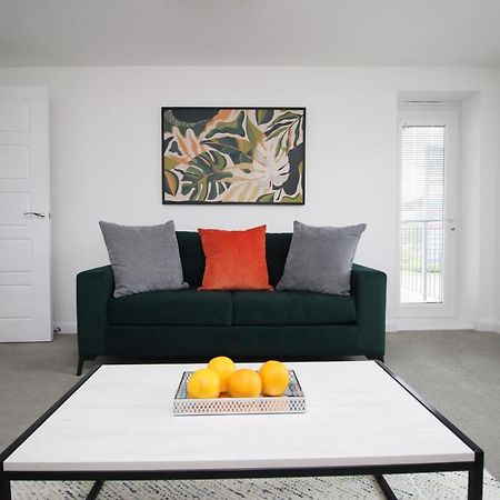 No 43 Stadium Views By Ssw - 2Br, Parking, Sleeps 4, 3Min Walk To Stadium, 10Min Drive To City Centre, Marina And Close To M4 Morriston Екстериор снимка