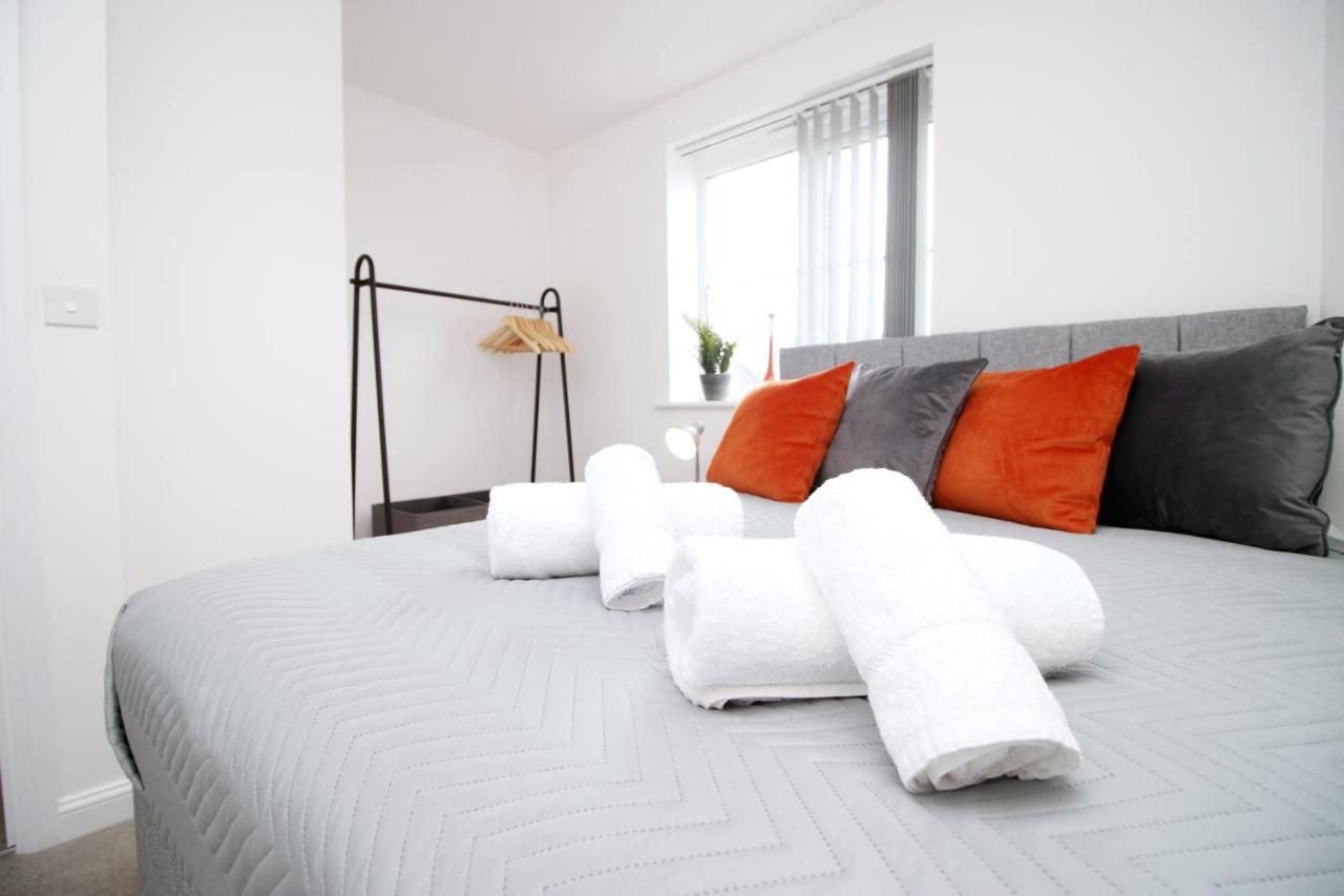 No 43 Stadium Views By Ssw - 2Br, Parking, Sleeps 4, 3Min Walk To Stadium, 10Min Drive To City Centre, Marina And Close To M4 Morriston Екстериор снимка