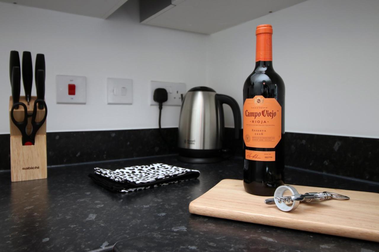 No 43 Stadium Views By Ssw - 2Br, Parking, Sleeps 4, 3Min Walk To Stadium, 10Min Drive To City Centre, Marina And Close To M4 Morriston Екстериор снимка