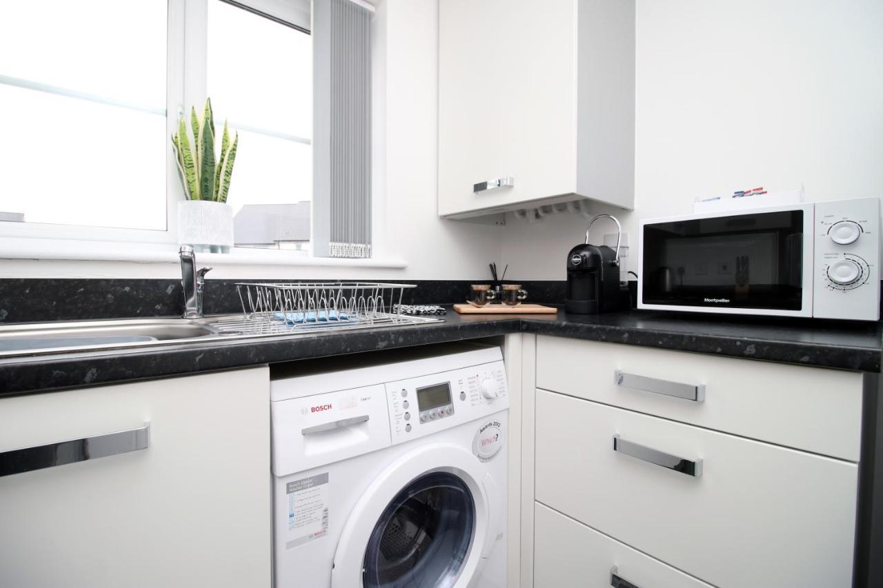 No 43 Stadium Views By Ssw - 2Br, Parking, Sleeps 4, 3Min Walk To Stadium, 10Min Drive To City Centre, Marina And Close To M4 Morriston Екстериор снимка
