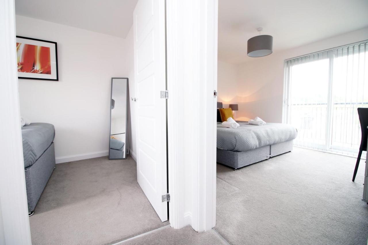 No 43 Stadium Views By Ssw - 2Br, Parking, Sleeps 4, 3Min Walk To Stadium, 10Min Drive To City Centre, Marina And Close To M4 Morriston Екстериор снимка