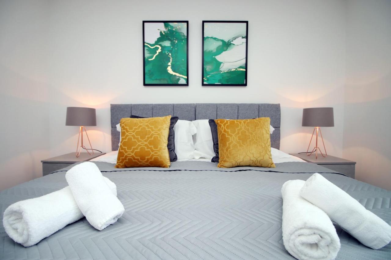 No 43 Stadium Views By Ssw - 2Br, Parking, Sleeps 4, 3Min Walk To Stadium, 10Min Drive To City Centre, Marina And Close To M4 Morriston Екстериор снимка