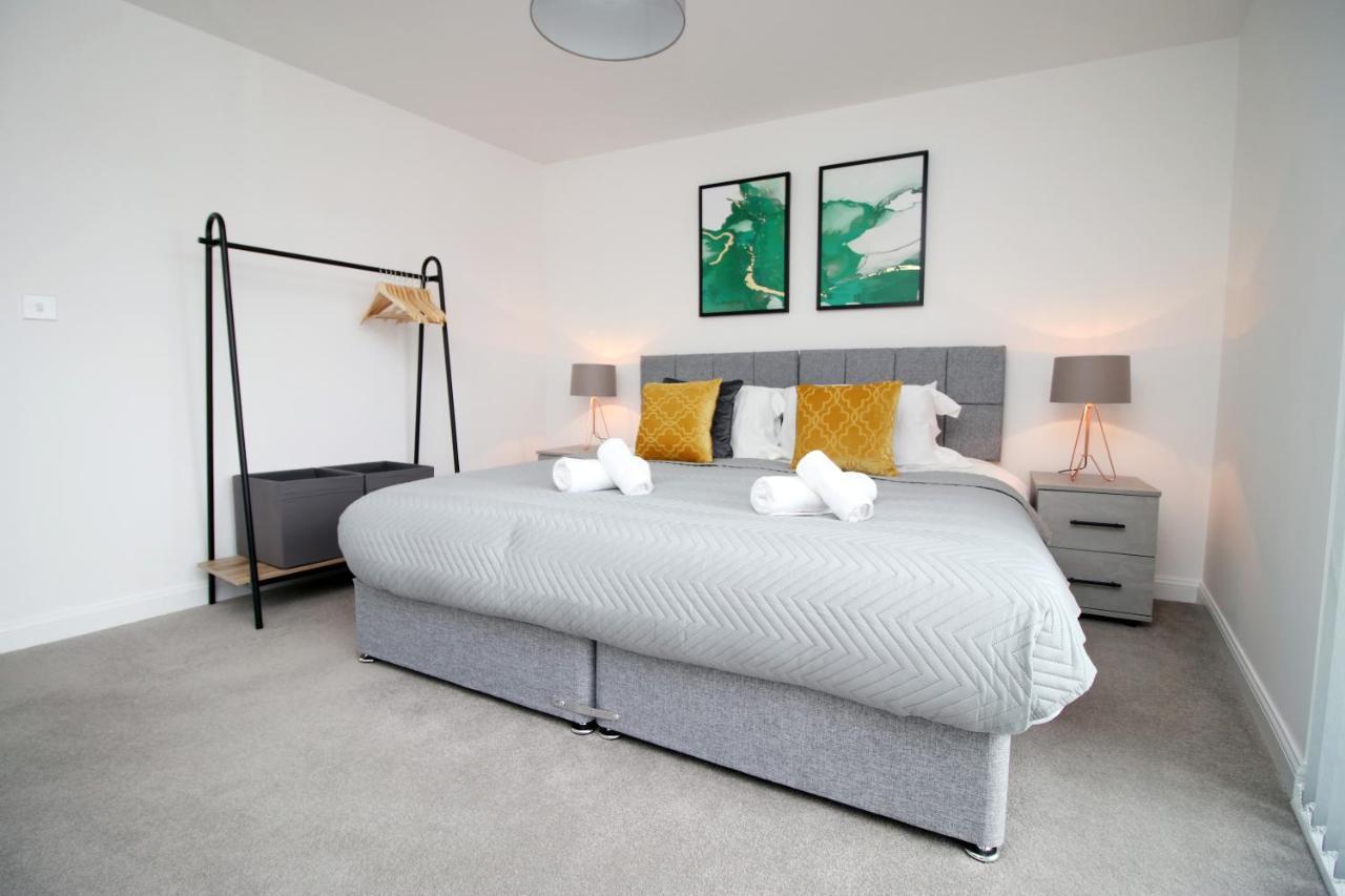 No 43 Stadium Views By Ssw - 2Br, Parking, Sleeps 4, 3Min Walk To Stadium, 10Min Drive To City Centre, Marina And Close To M4 Morriston Екстериор снимка