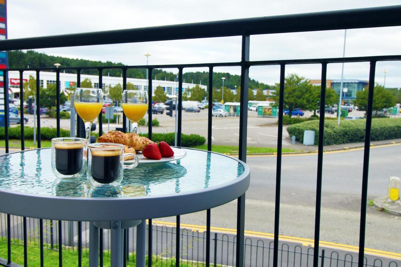 No 43 Stadium Views By Ssw - 2Br, Parking, Sleeps 4, 3Min Walk To Stadium, 10Min Drive To City Centre, Marina And Close To M4 Morriston Екстериор снимка
