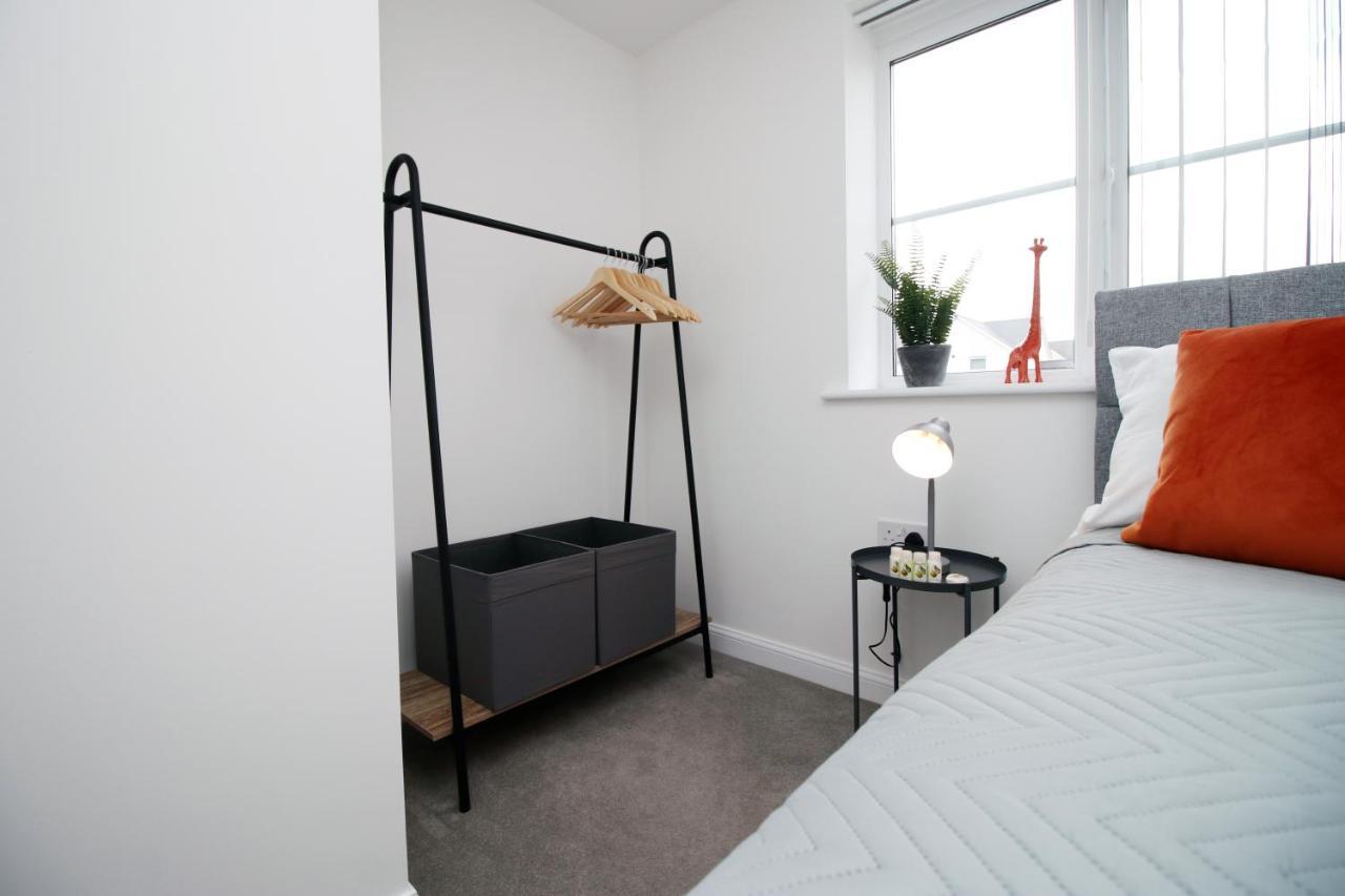 No 43 Stadium Views By Ssw - 2Br, Parking, Sleeps 4, 3Min Walk To Stadium, 10Min Drive To City Centre, Marina And Close To M4 Morriston Екстериор снимка