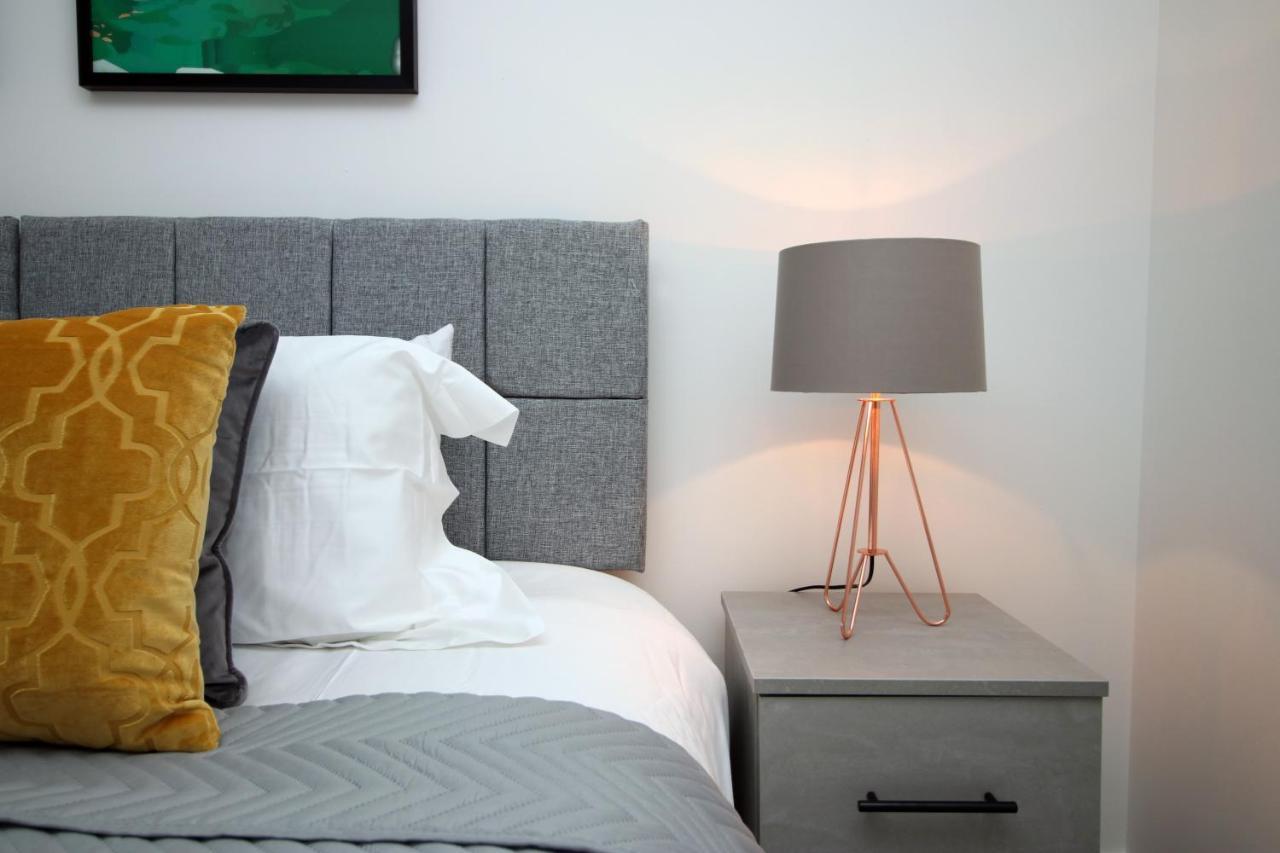 No 43 Stadium Views By Ssw - 2Br, Parking, Sleeps 4, 3Min Walk To Stadium, 10Min Drive To City Centre, Marina And Close To M4 Morriston Екстериор снимка