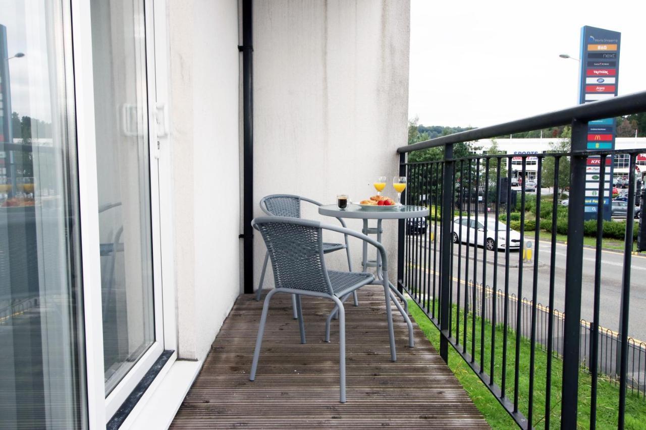 No 43 Stadium Views By Ssw - 2Br, Parking, Sleeps 4, 3Min Walk To Stadium, 10Min Drive To City Centre, Marina And Close To M4 Morriston Екстериор снимка