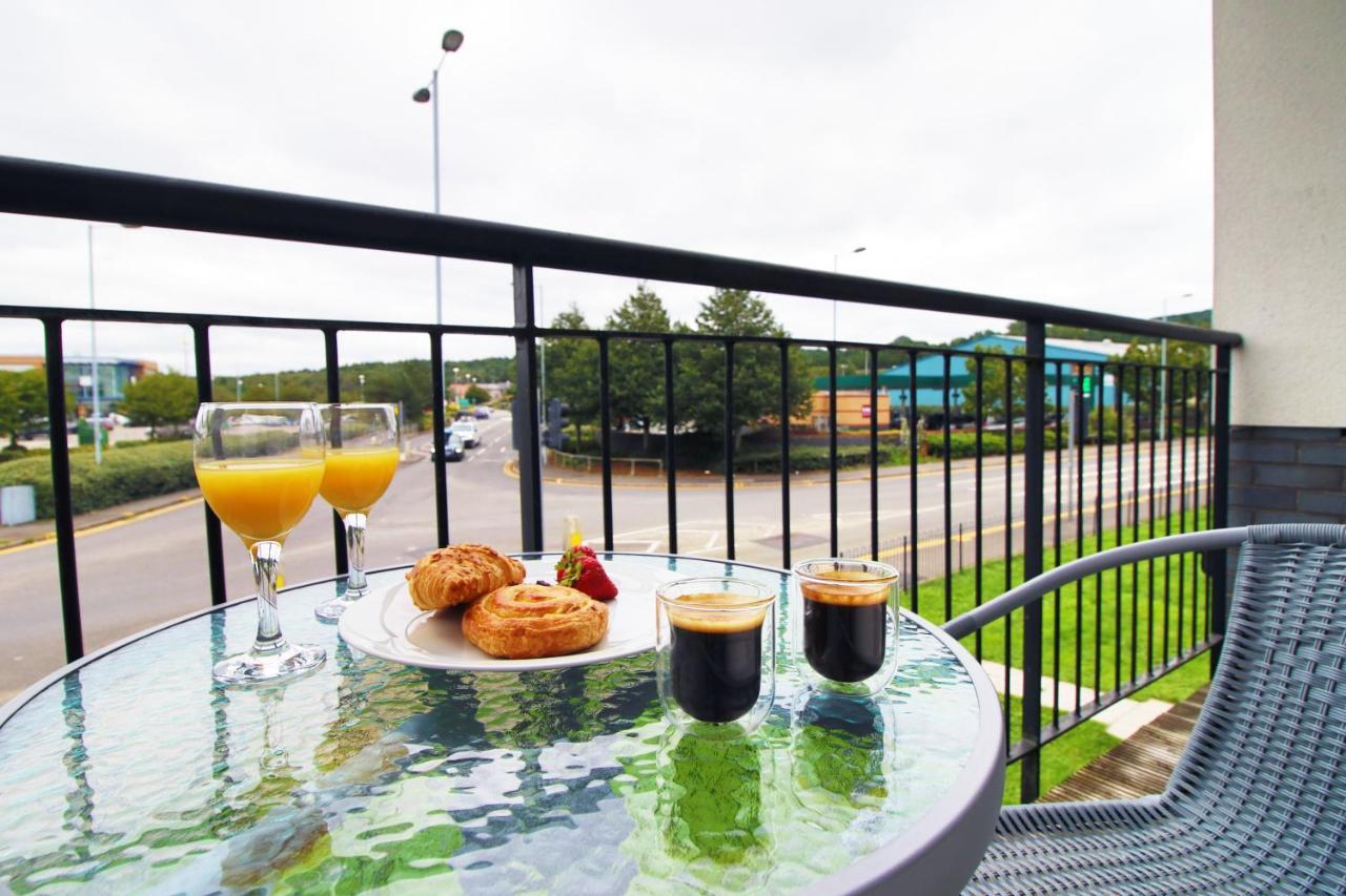 No 43 Stadium Views By Ssw - 2Br, Parking, Sleeps 4, 3Min Walk To Stadium, 10Min Drive To City Centre, Marina And Close To M4 Morriston Екстериор снимка